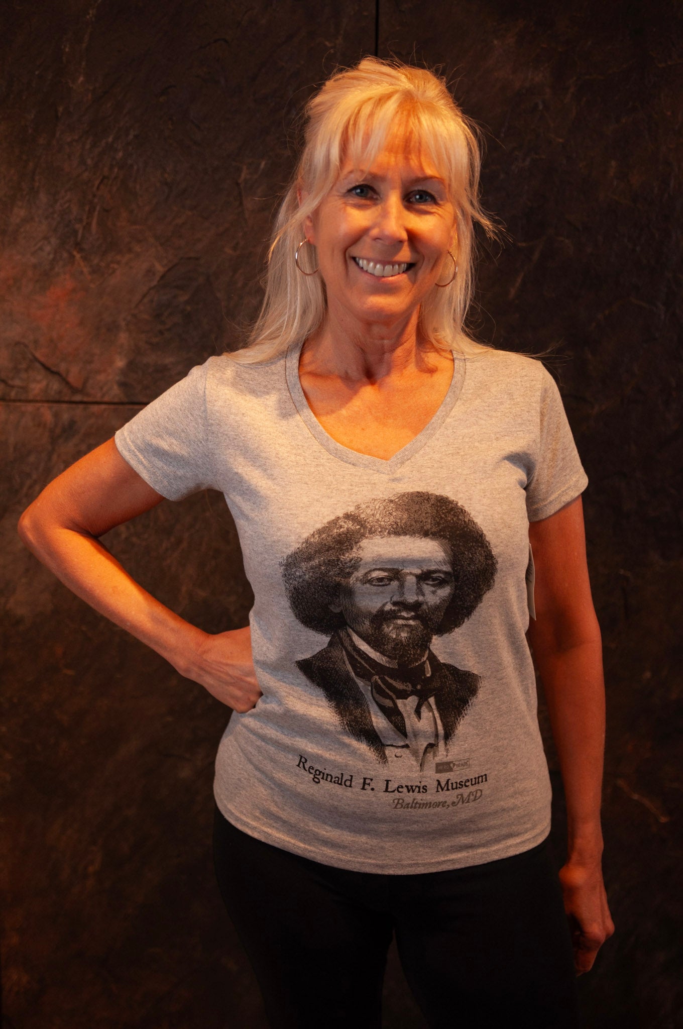 Douglass V-Neck T-Shirt - Heather Gray